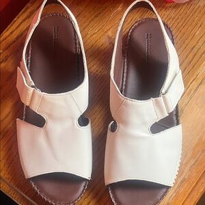 Naturalizer Scout Ivory Women’s Sandals - brand new in box!